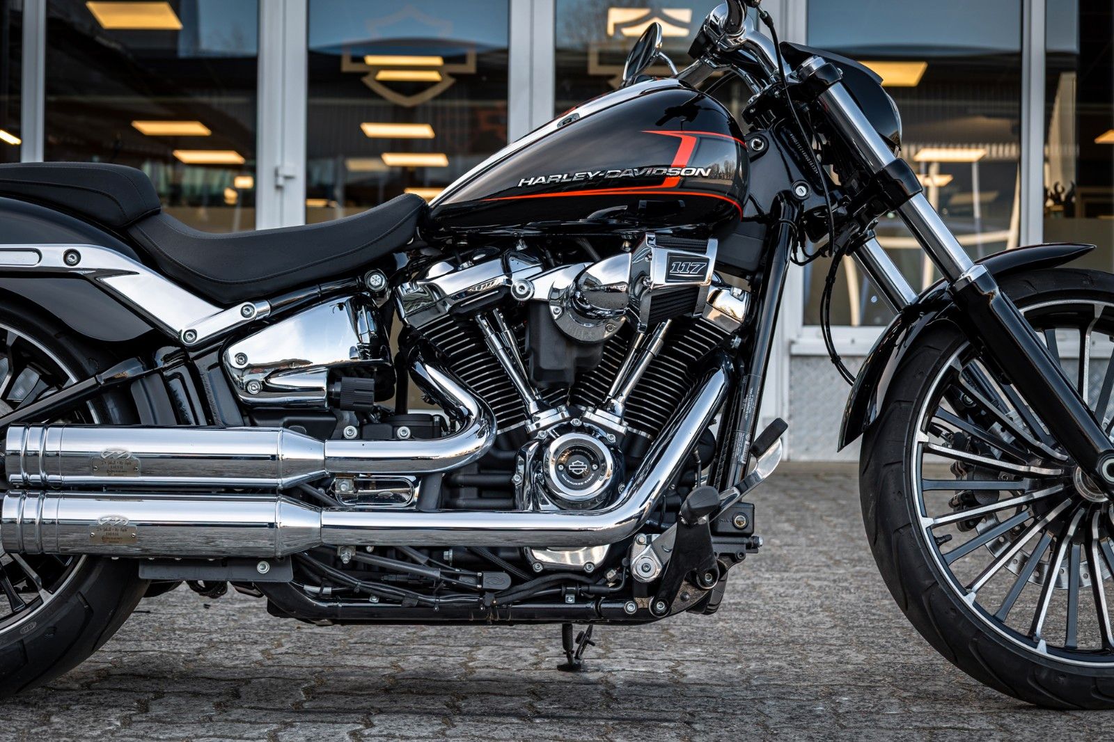 Fahrzeugabbildung Harley-Davidson FXBR Breakout 117 cui - Jekill & Hyde