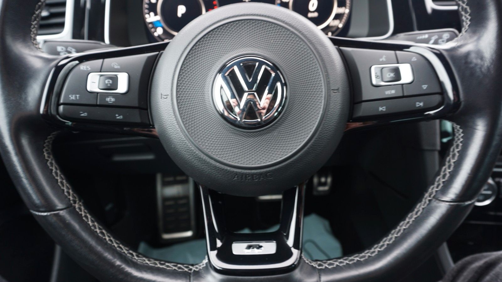 Fahrzeugabbildung Volkswagen Golf VII Variant R-line 4M,Navi,LED,SH,ACC,Kamer