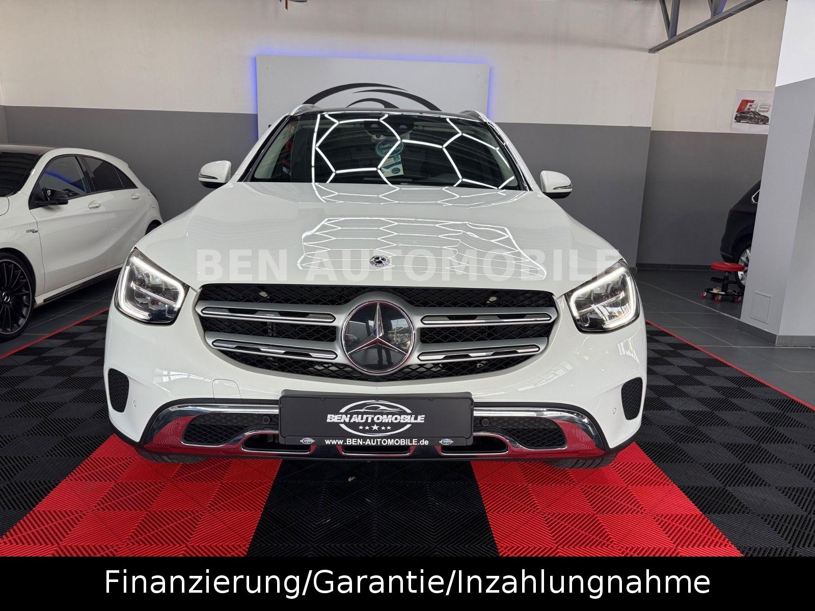 Mercedes-Benz GLC 300d 4Matic PANO+LED+RFK+AHK