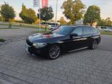 BMW 520d xDrive  G31 Mpaket Hud Ahk HiFi  - BMW 520 mit Diesel-Antrieb: Schwarz, Sportfahrwerk, Limousine