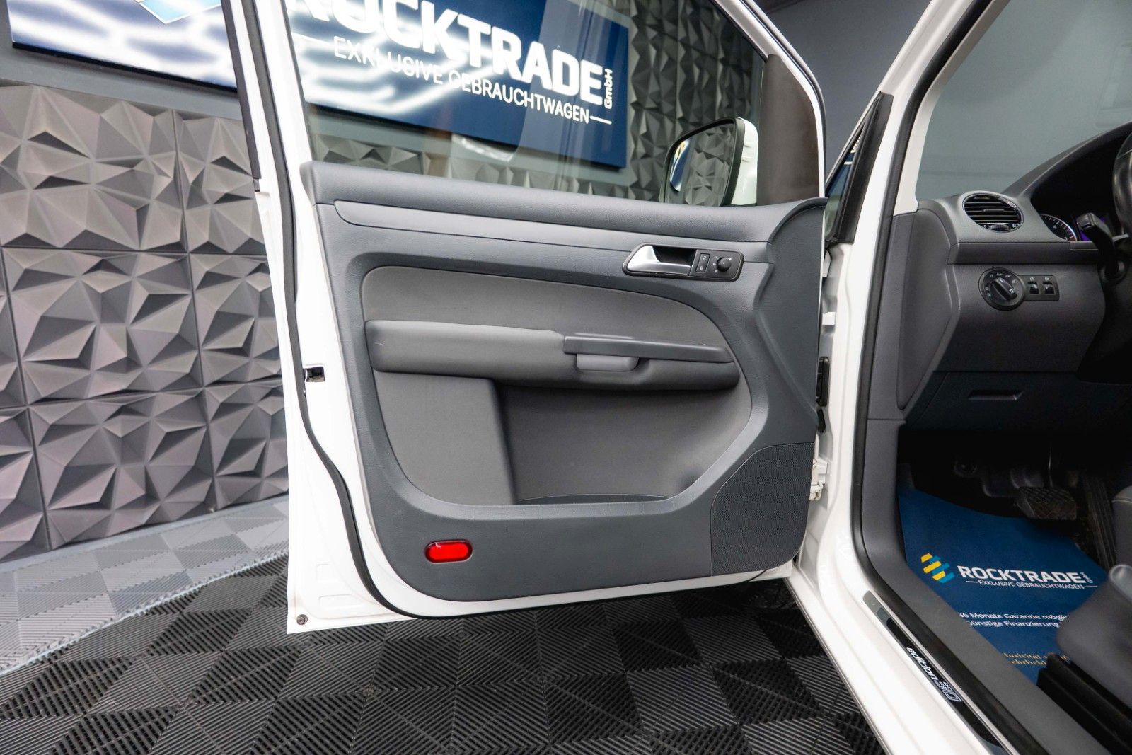 Fahrzeugabbildung Volkswagen Caddy 1.6 TDI DSG Edition 30 Sport | Alcantara
