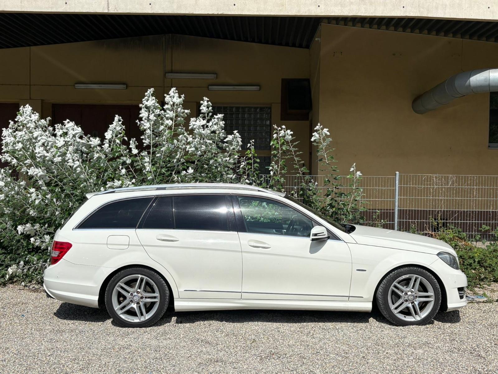 Mercedes-Benz C300 2012 — rear view