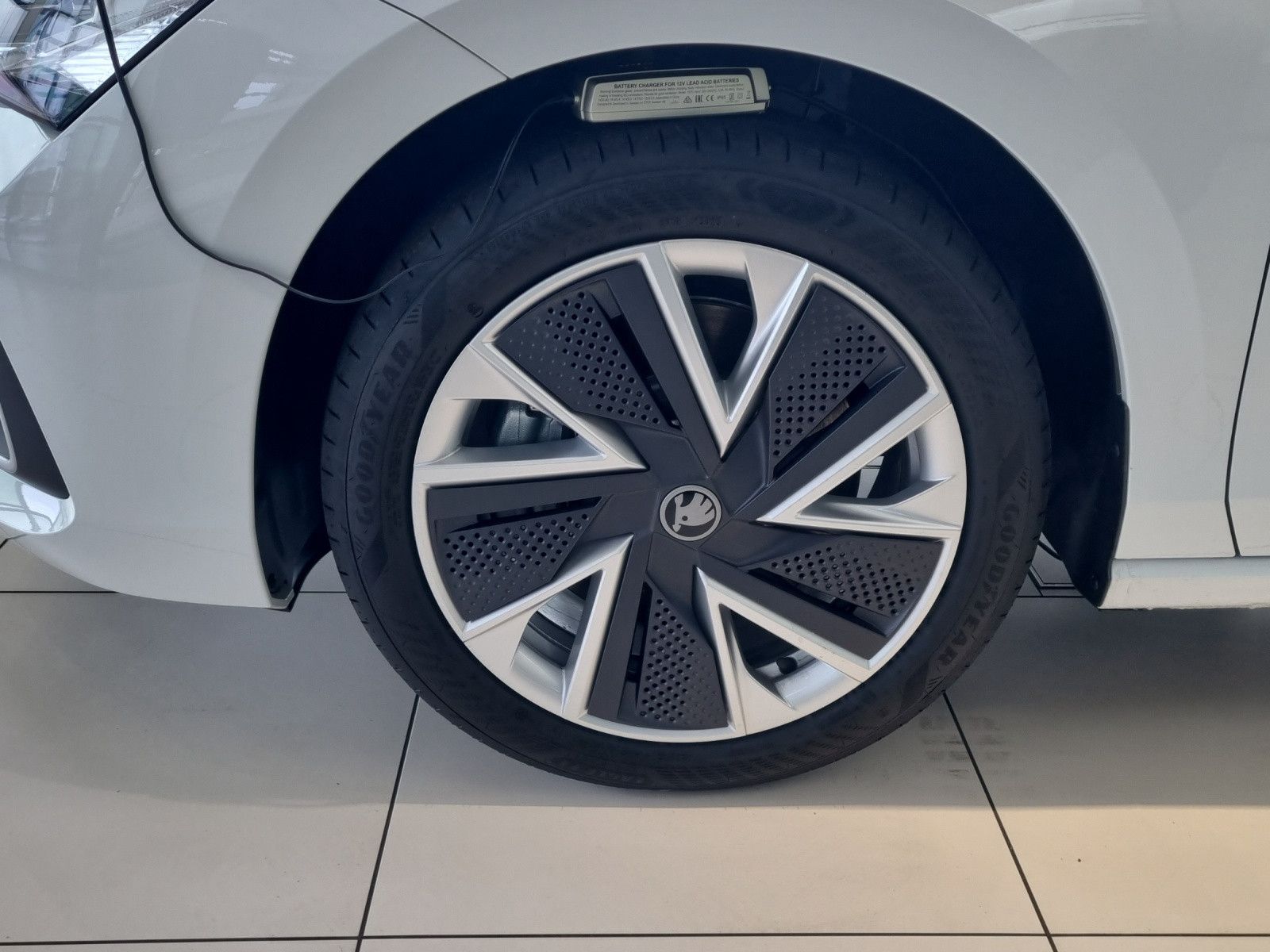 Fahrzeugabbildung SKODA Superb Combi Selection 2.0 TDI 142kW/193PS 4x4