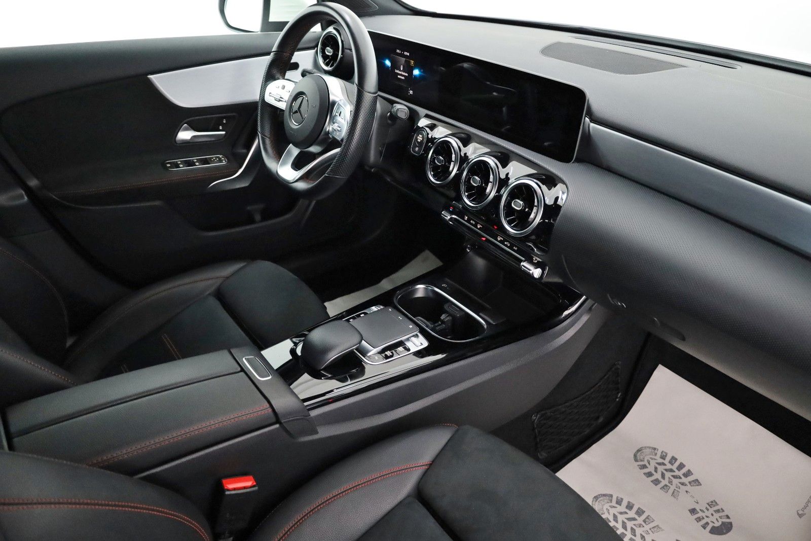 Fahrzeugabbildung Mercedes-Benz A 220 AMG Line T.Leder,Navi,LED,Kamera,SH,SR+WR