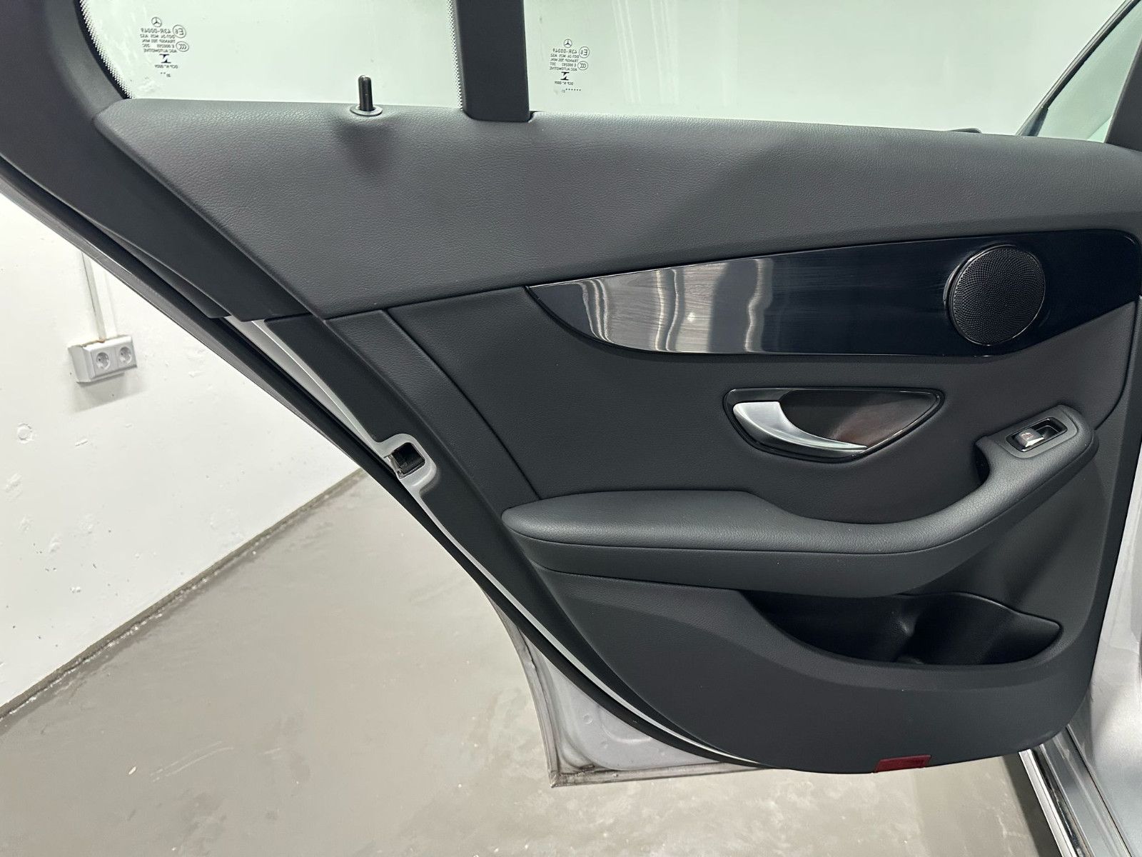 Fahrzeugabbildung Mercedes-Benz C 200 d T*DISTRO*AHK*SPURH*TOTWINK*SH*CARPL