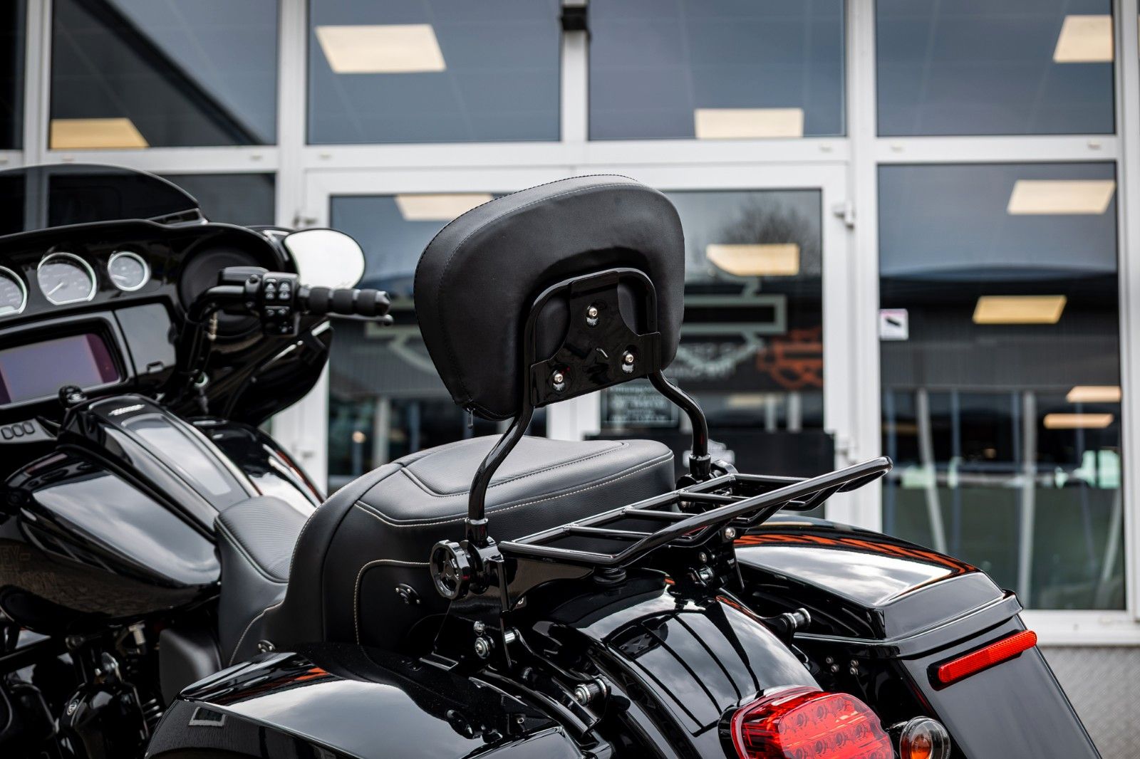 Fahrzeugabbildung Harley-Davidson FLHXST STREET GLIDE ST 117 - Kesstech -
