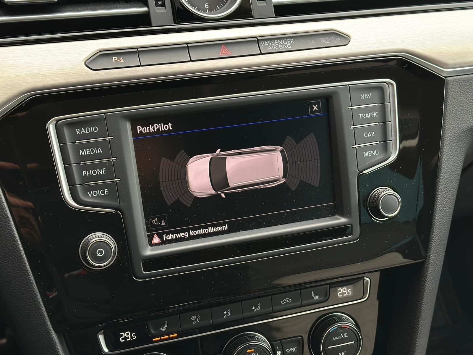 VW Passat Variant 1.4TSI BMT HIGHLINE* LED#SHZ#FH - Image 20