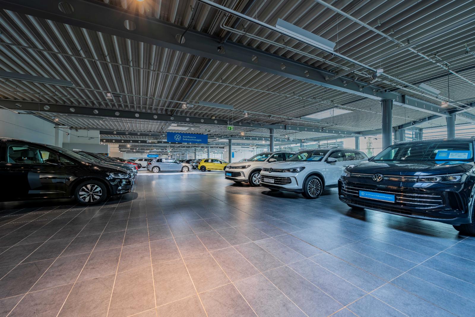showroom-image-top