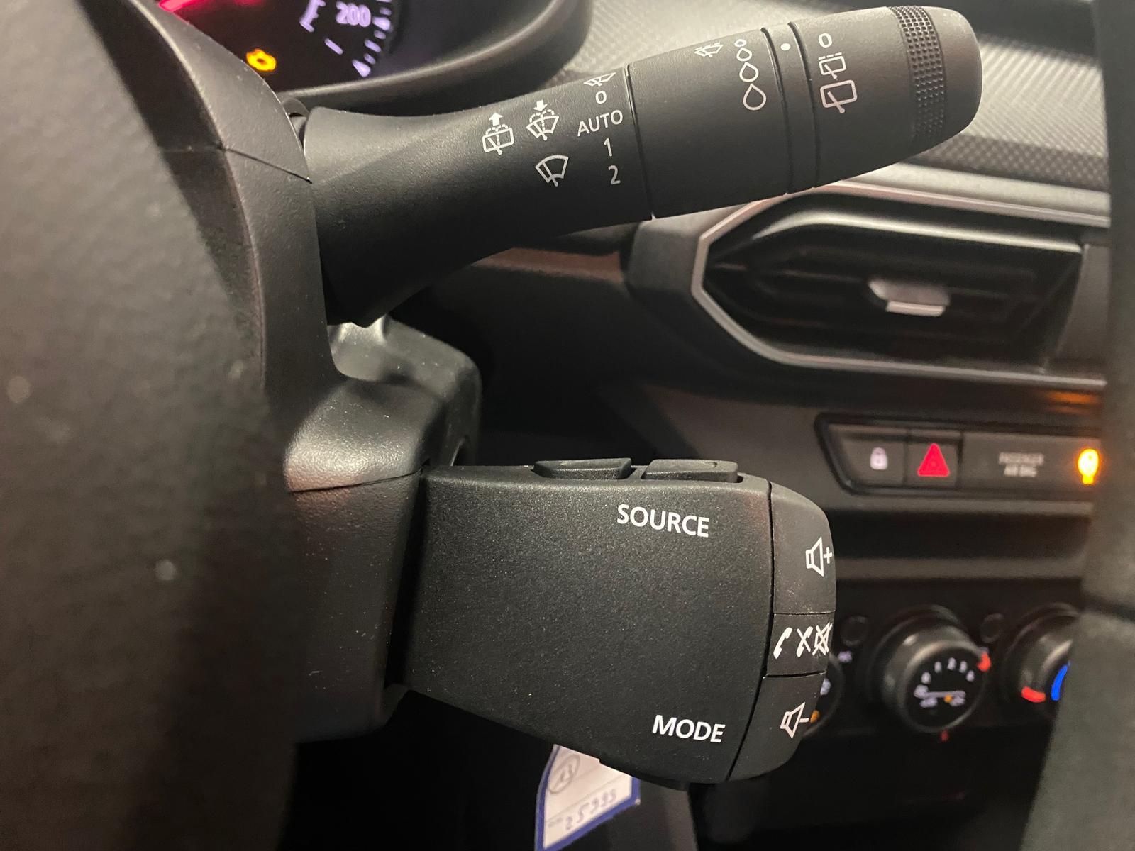Fahrzeugabbildung Dacia Sandero 1.0 SCe KAT Essential KLIMA+PDC+LED
