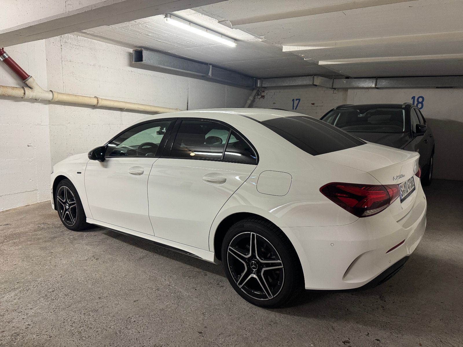 Mercedes-Benz A 250 e LIMOUSINE|EDITION 2020|(218 PS) AMG LINE imagem 3