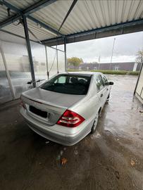 صورة 4 لـ 2004 Mercedes-BENZ C 180