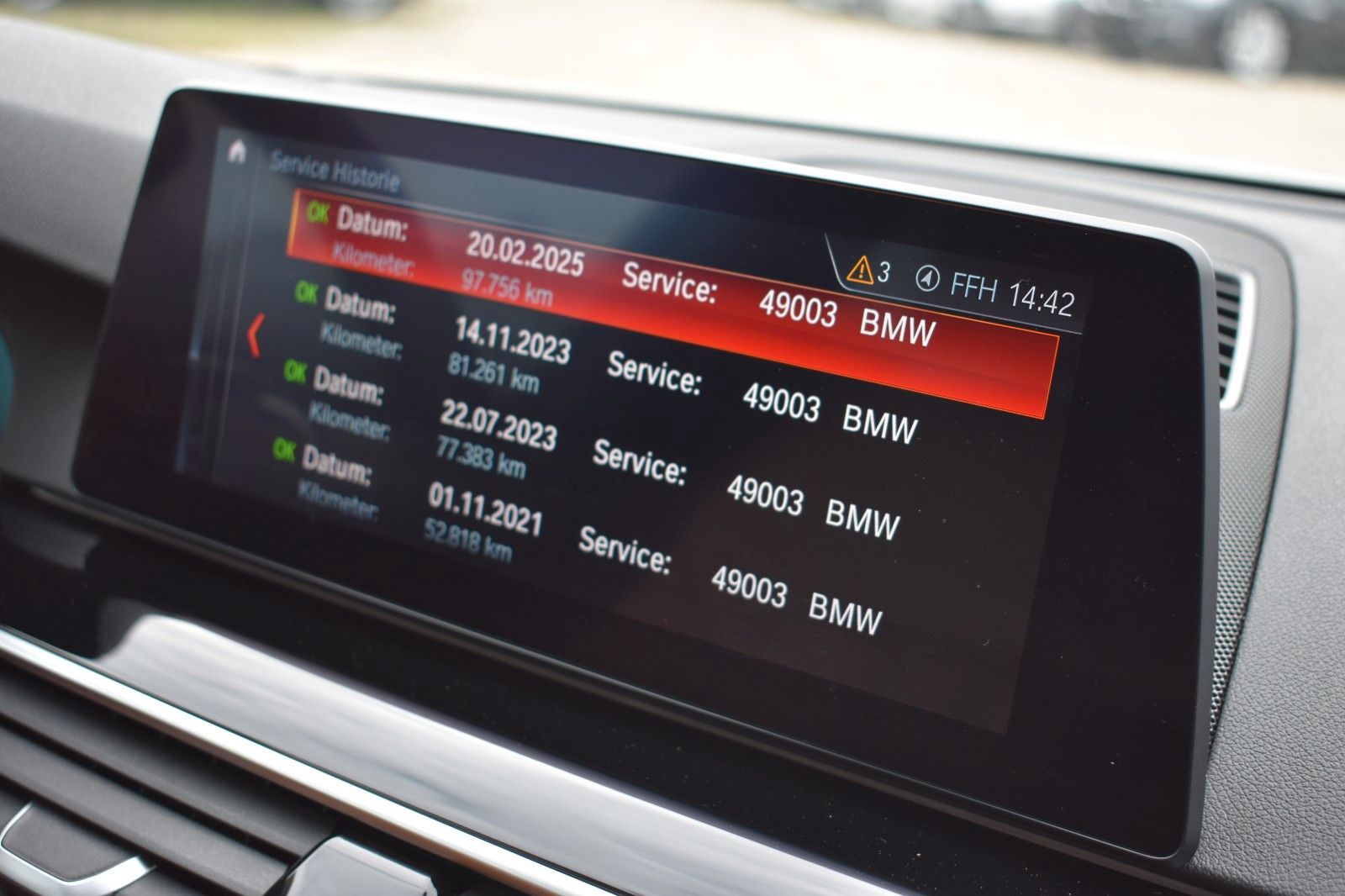 Fahrzeugabbildung BMW 530 d Touring Sport Line Panora Leder HUD AHK ke