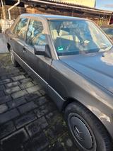 Mercedes-Benz E 230 Automatik - Mercedes-Benz E 230: Limousine