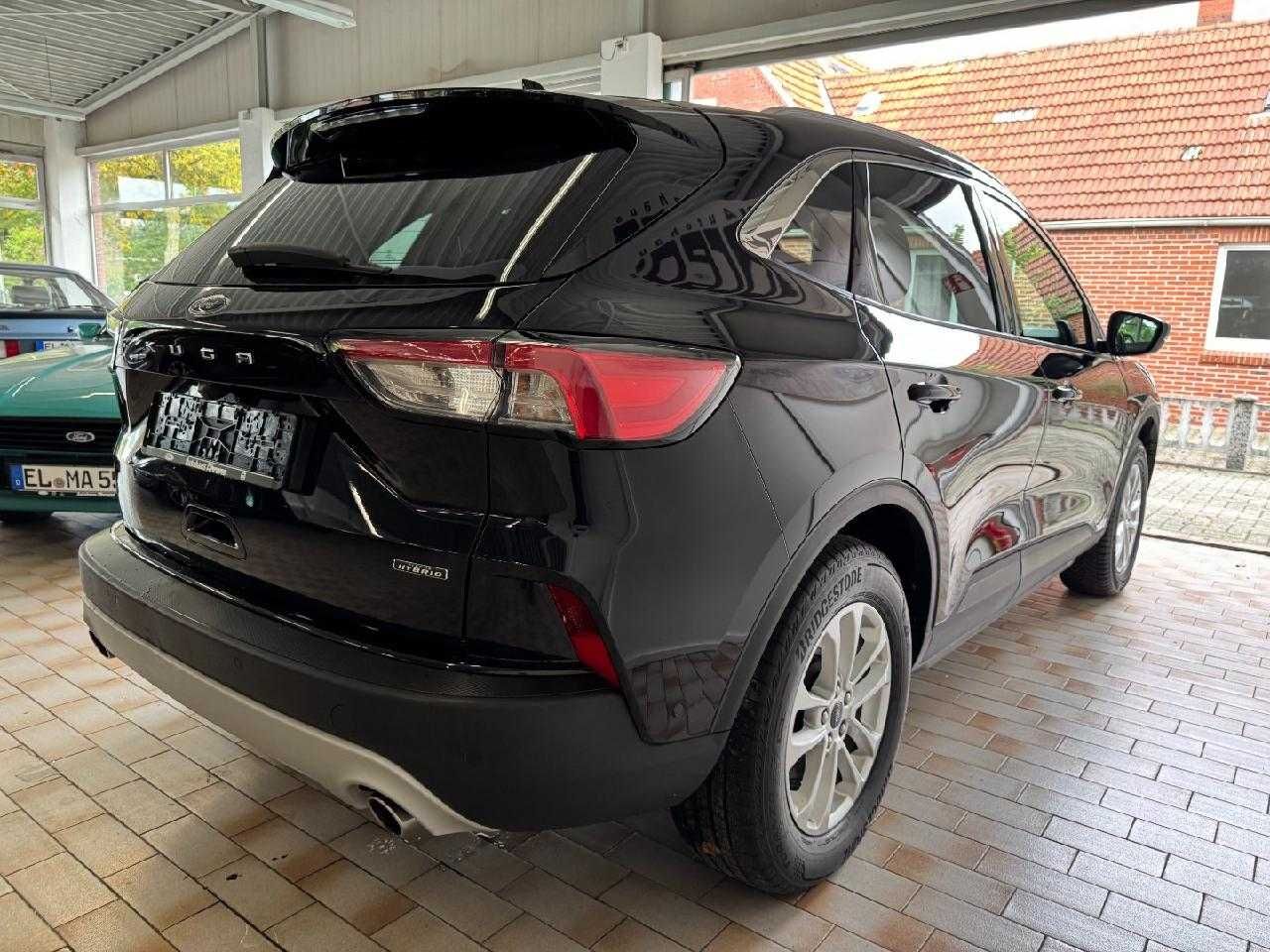 Ford Kuga Plug-In Hybrid Titanium imagem 3
