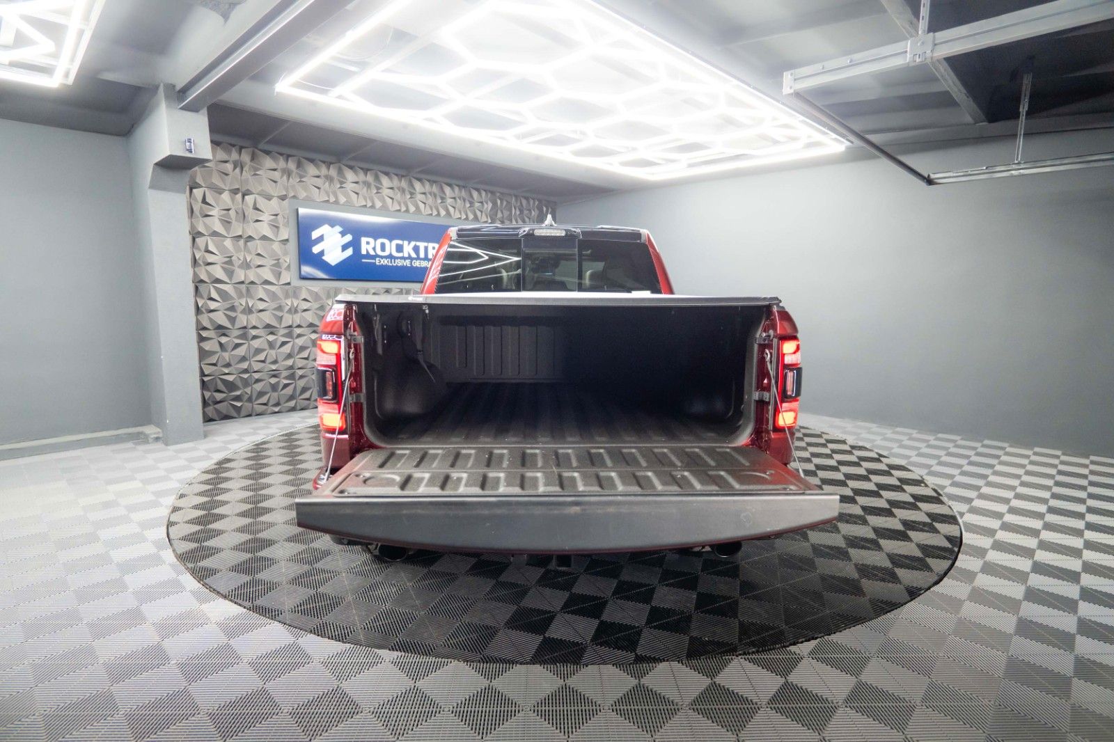Fahrzeugabbildung Dodge RAM 5.7 V8 HEMI 4x4 LIMITED NightEdition Offroad