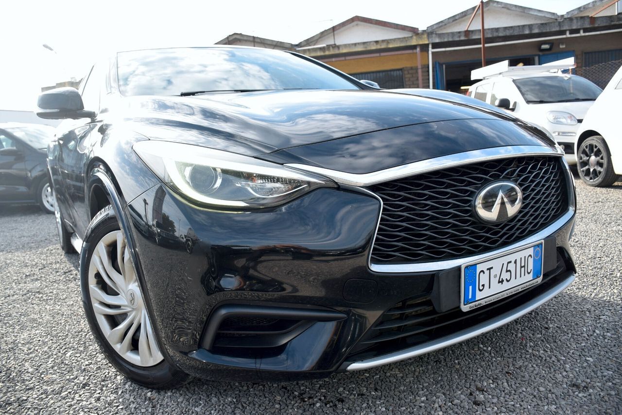 INFINITI Q30