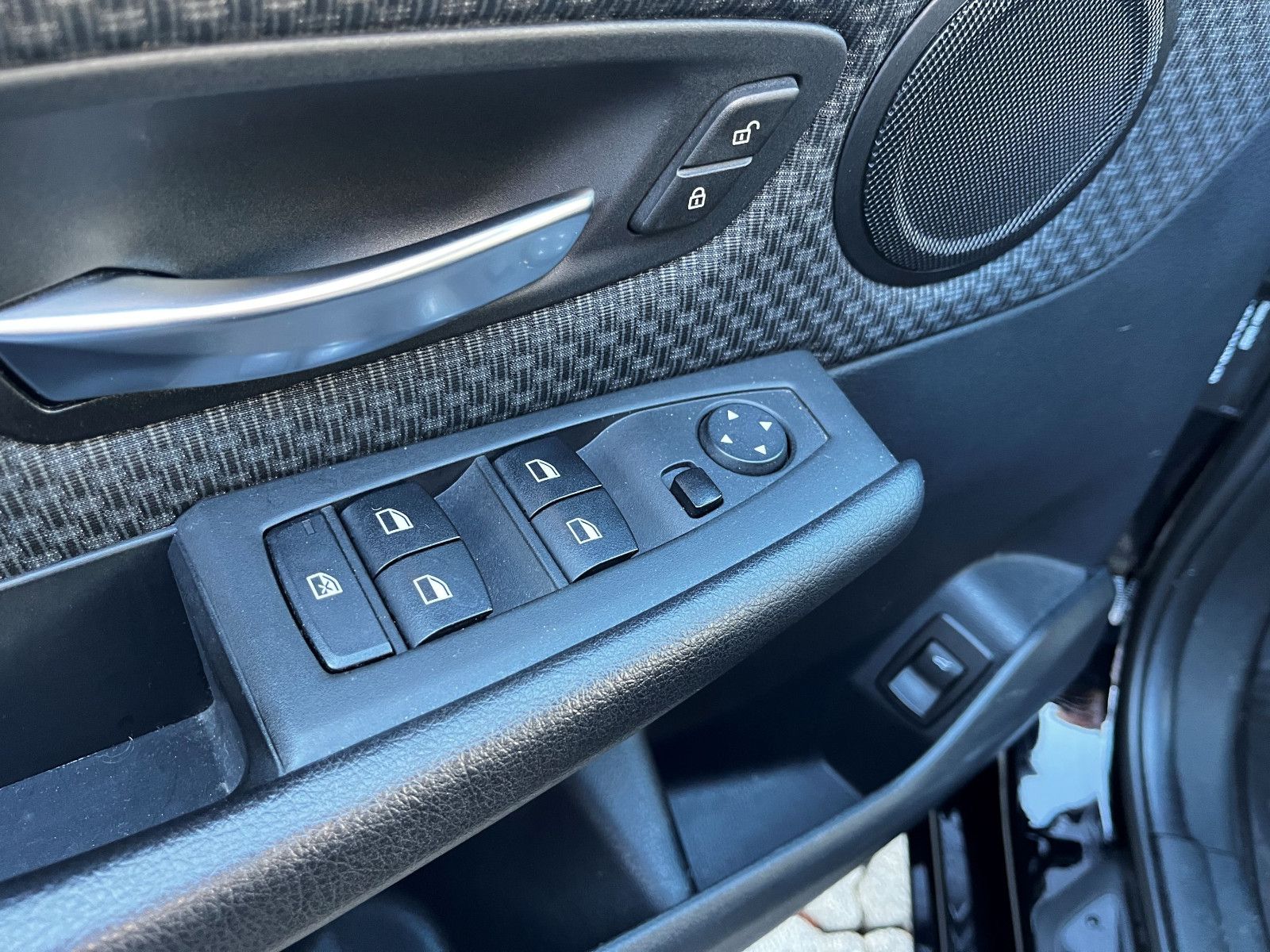 Fahrzeugabbildung BMW 218i Active Tourer PDC SHZ LM UVM