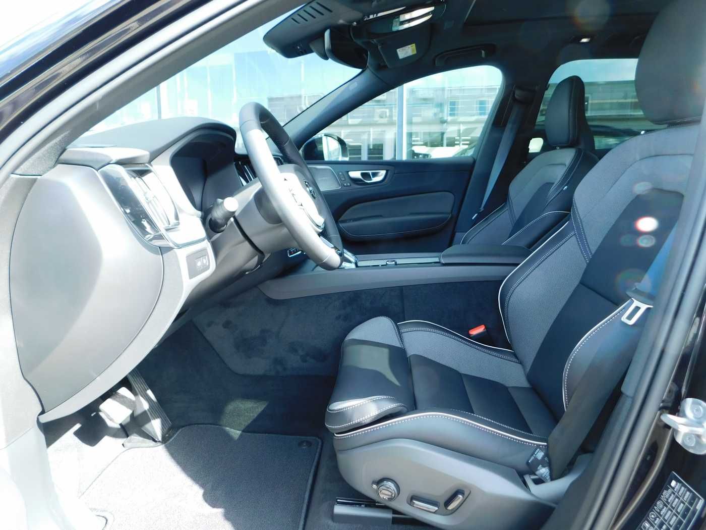Fahrzeugabbildung Volvo XC60 Plug-In-Hybrid T8 AWD Plug-in Hybrid Plus B