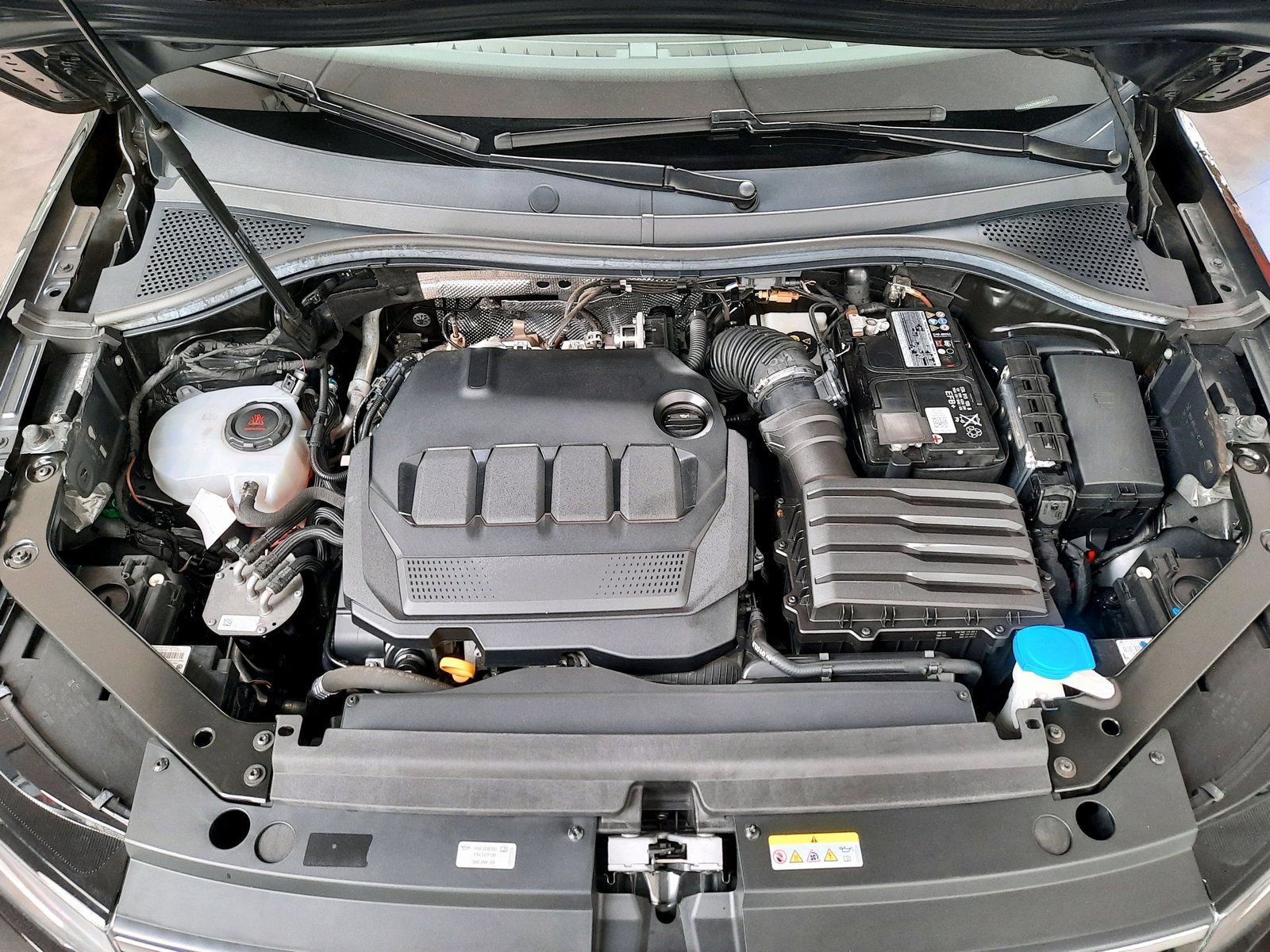 Fahrzeugabbildung Volkswagen Tiguan Life TDI DSG 4M *Pano*AHK*Navi*Cam*LED*