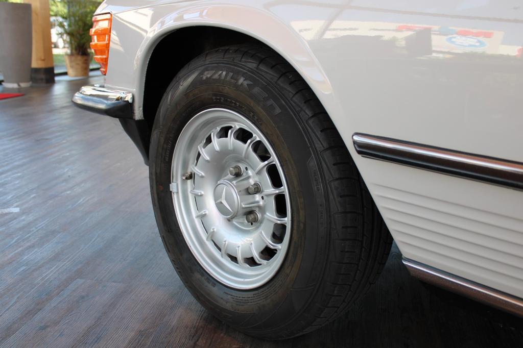 Mercedes-Benz SL 380