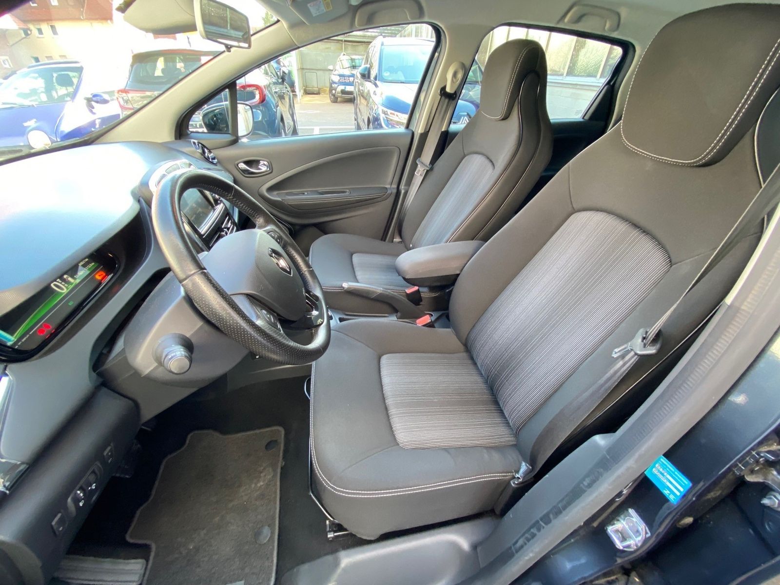 Fahrzeugabbildung Renault ZOE Life R110 Z.E 40 EPH (Batt.-miete)