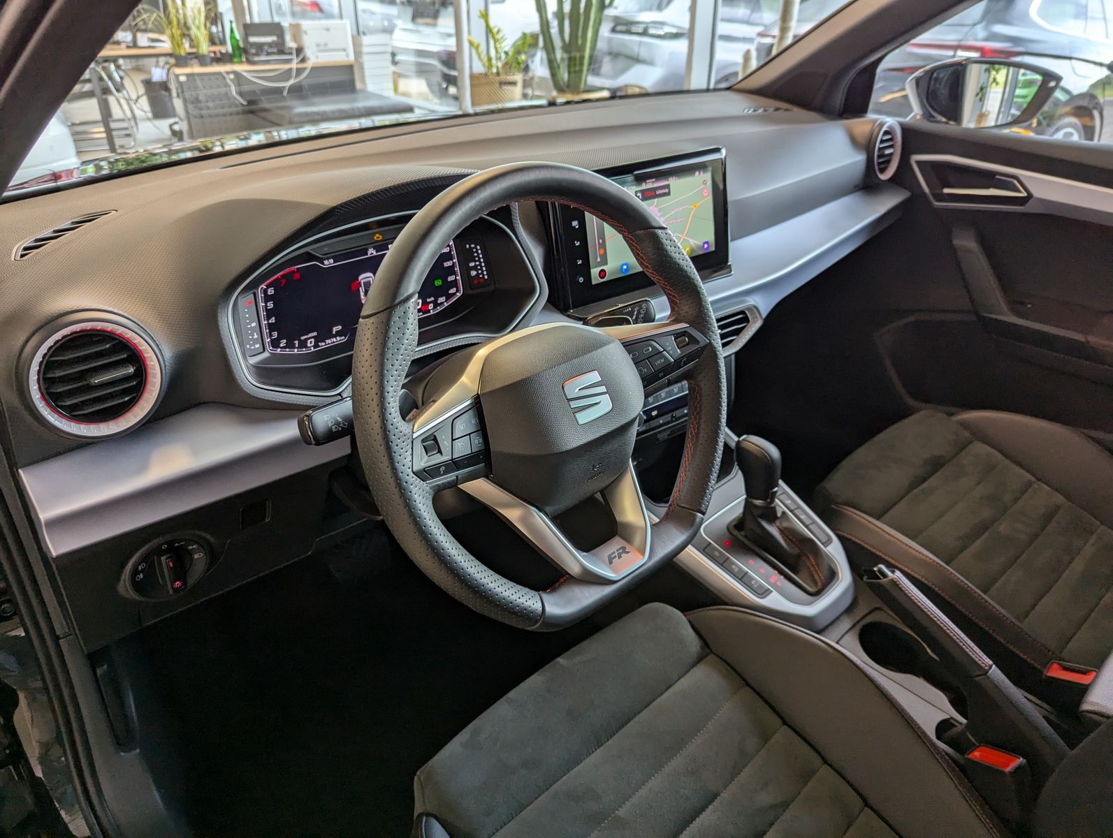 SEAT Arona 1.0 TSI FR DSG LED Dinamica ACC AHK Kamera - Image 21