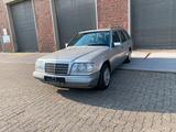 Mercedes-Benz DB E.220 Benzin, Klimaanlage. Auto voll fa... - Mercedes-Benz 220 aus 1995