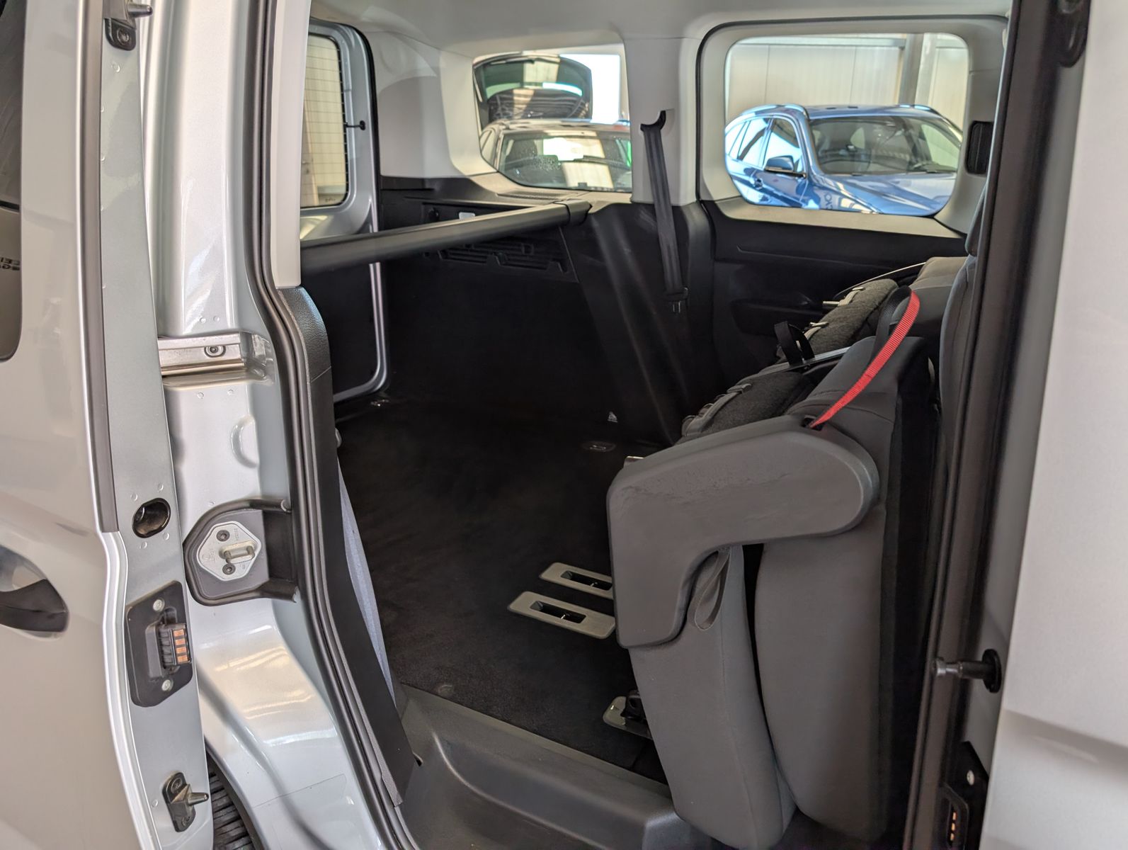 Fahrzeugabbildung Ford Tourneo Connect 2.0 Trend Tempo Navi Klima PDC