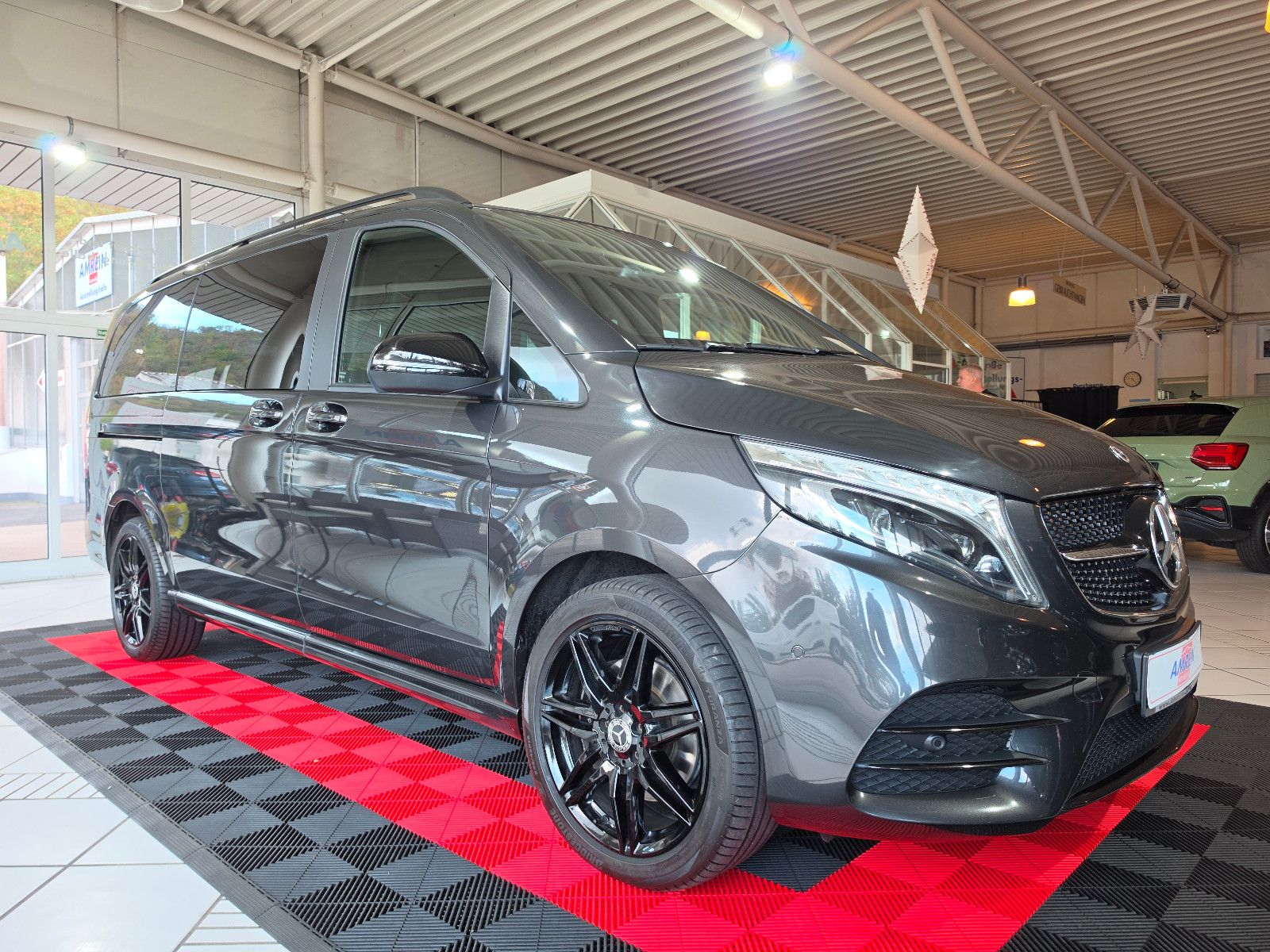 Mercedes-Benz V 300d lang 4x4 -ACC-7 Sitzer-AMG-BURMESTER+VOLL