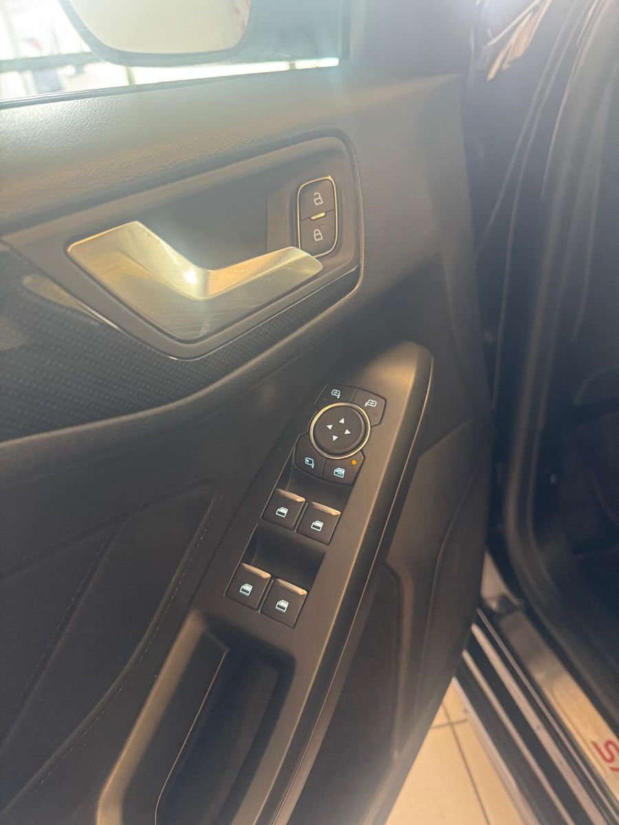 Fahrzeugabbildung Ford Focus 1,5 EcoBoost ST-Line /LED/NAVI/KLIMA
