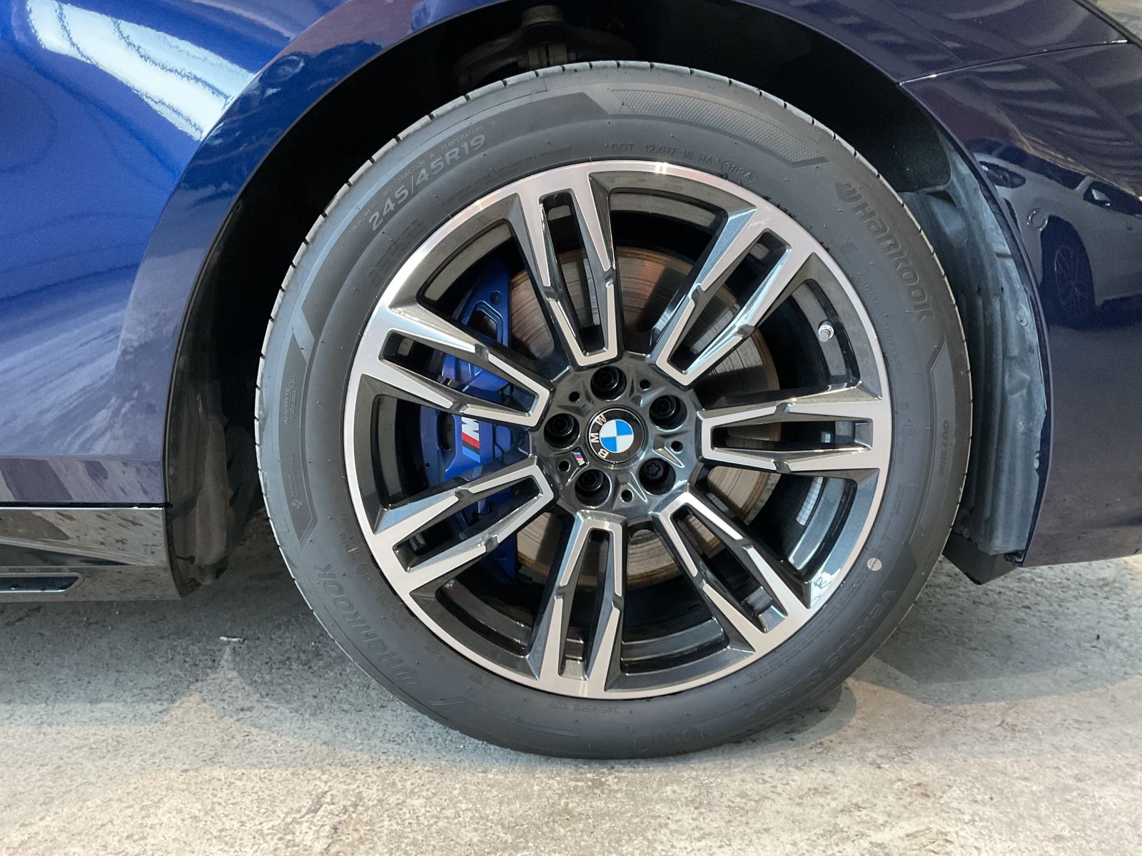 Fahrzeugeinzelansicht 16 Fahrzeugabbildung BMW 540d xDrive Touring M Sportpaket AHK