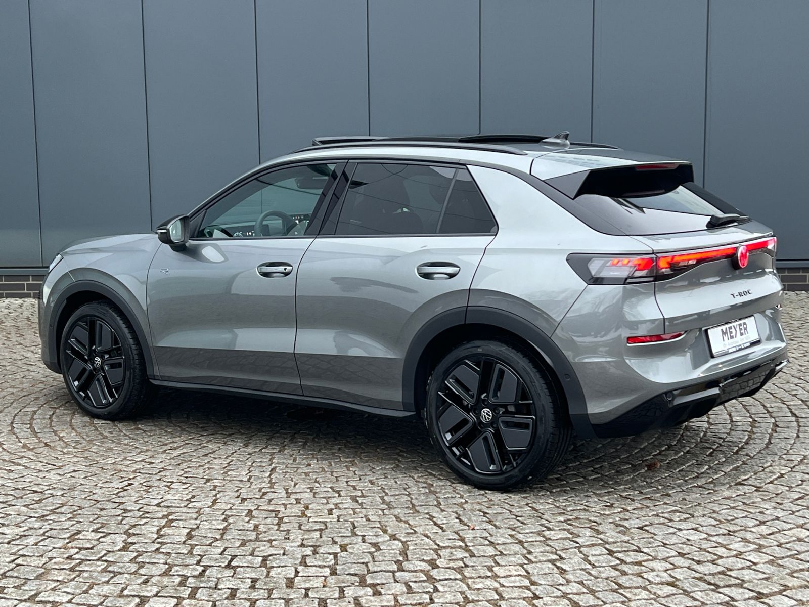 Fahrzeugabbildung Volkswagen T-Roc R-Line 1.5 eTSI DSG *Neues Modell, AHK, Pa