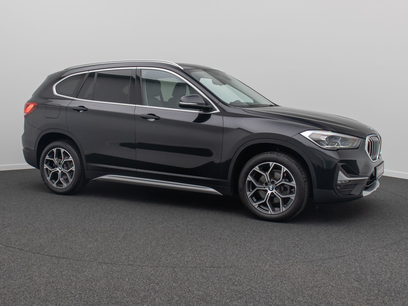 Fahrzeugabbildung BMW X1 sD18i xLine Panoram Kamera HUD DAB HiFi Alarm