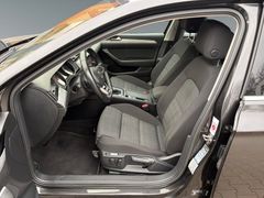 Fahrzeugabbildung Volkswagen Passat Variant Business 2.0TDI 4MOTION AHK NAVI