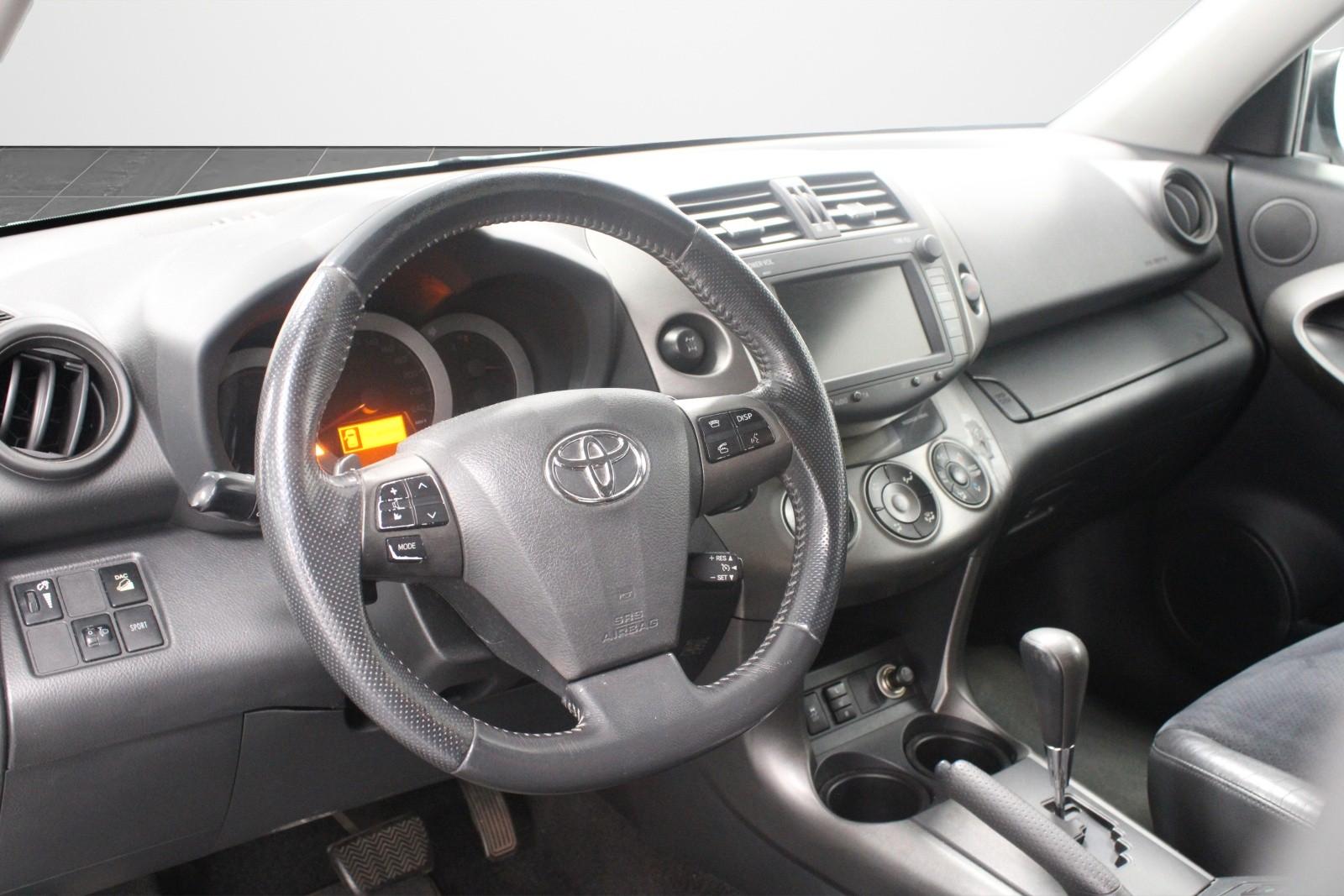 Toyota RAV 4 Executive 2.2 D-4D 150 ch BVA 4x4 – Cuir – Sièges chauffants – Caméra – Attelage – Climatisation 3 zones – Jantes 18