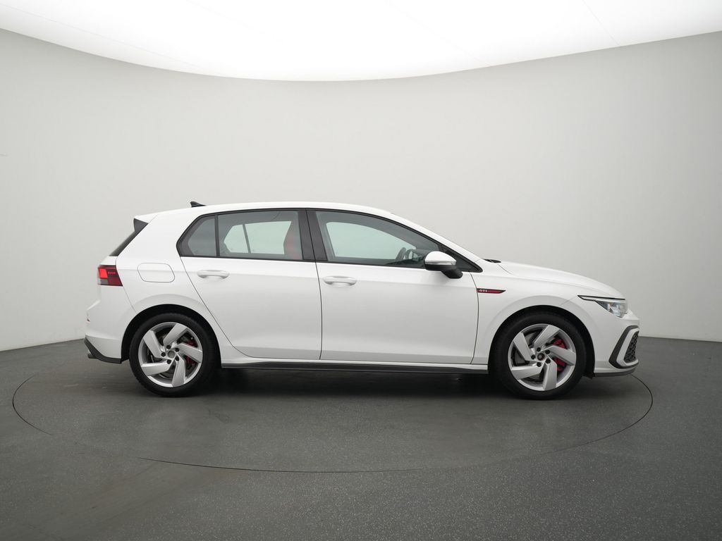 Volkswagen Golf — hlavná fotografia