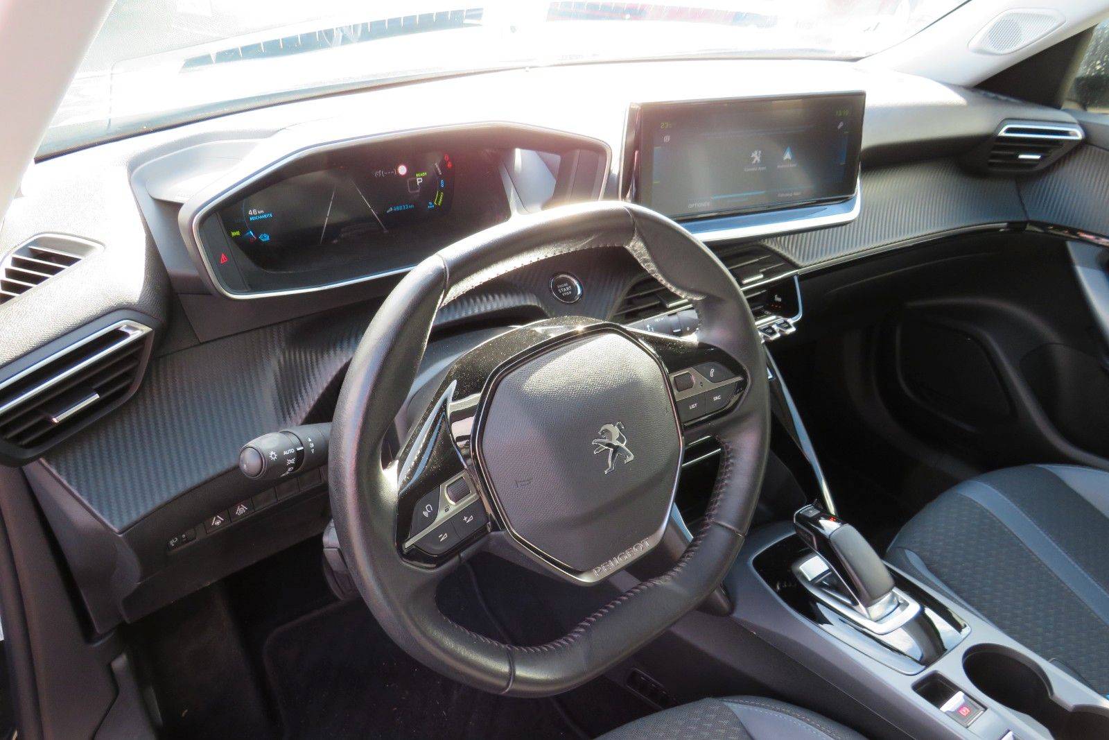 Fahrzeugabbildung Peugeot 2008 e- ALLURE NAVI APP LED SITZH. KAMERA PDC