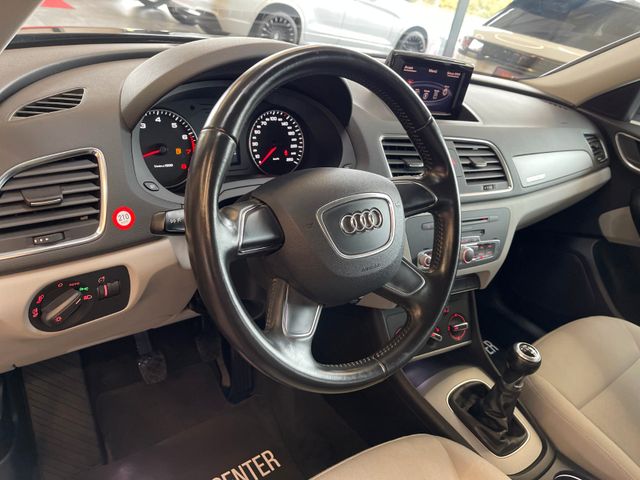 Audi Q3 2.0 TFSI*quattro*BI-XENON*AHK*PDC*SZHZ*