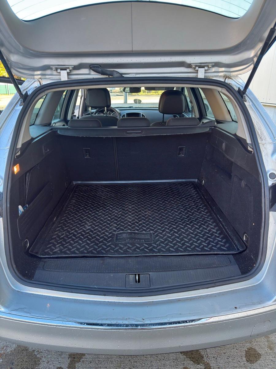 Opel Astra 2014 — photo 13