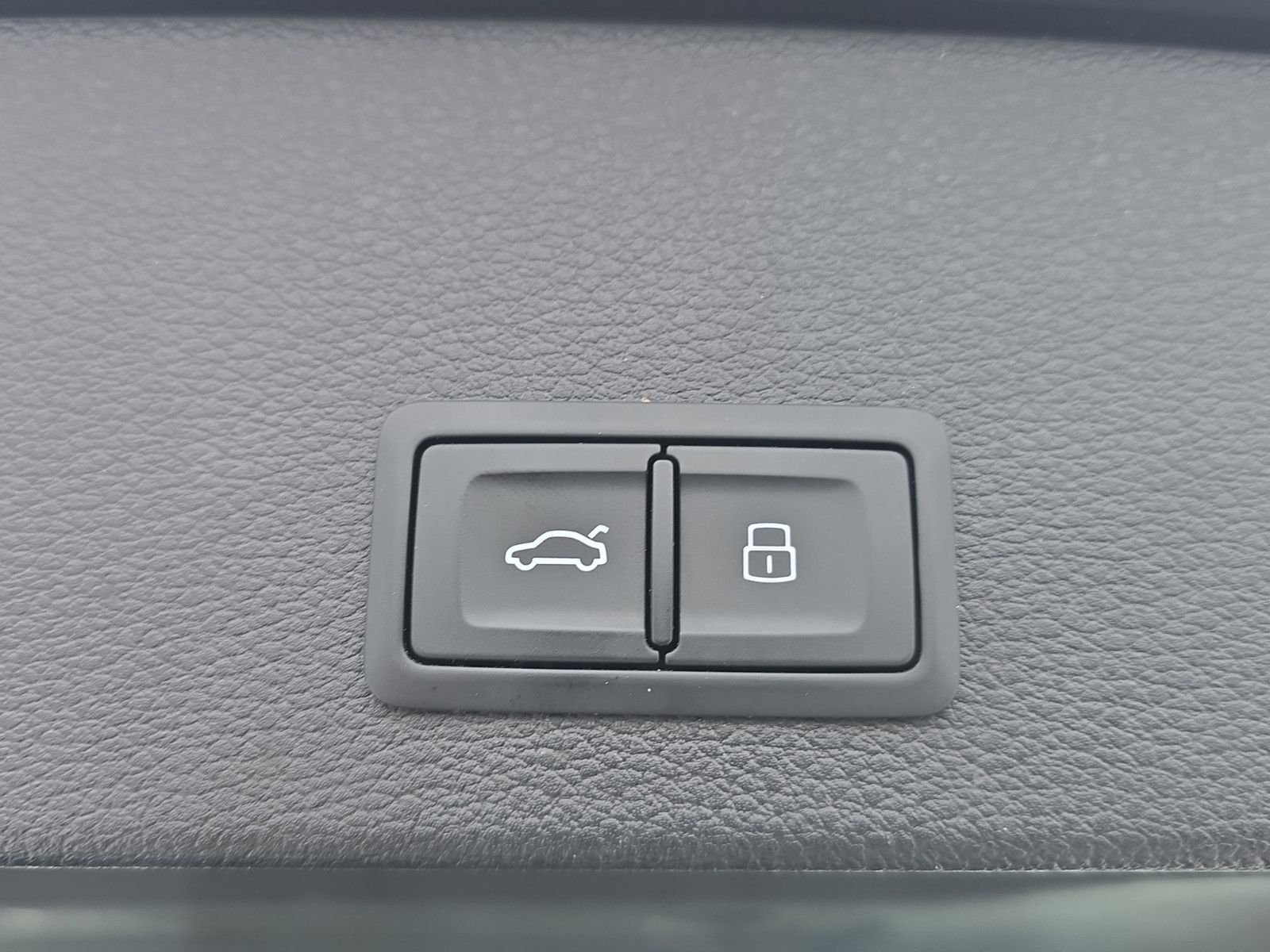 Fahrzeugabbildung Audi Q2 sport ultra  KLIMA PDC SHZ KAMERA SPURASISTEN