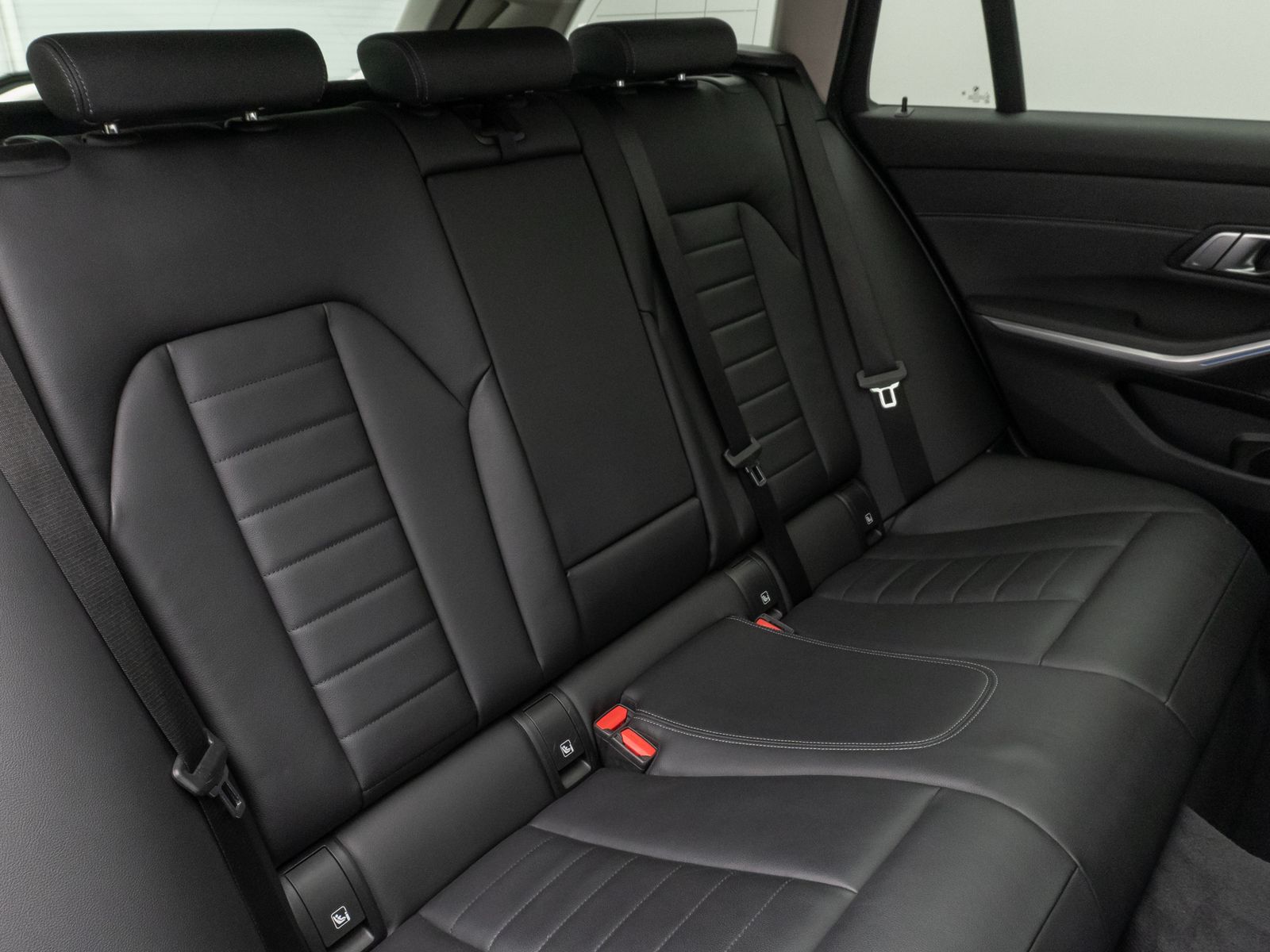 Fahrzeugabbildung BMW 330e xD Sport Line Panorama DAB HiFi Stop&Go AHK