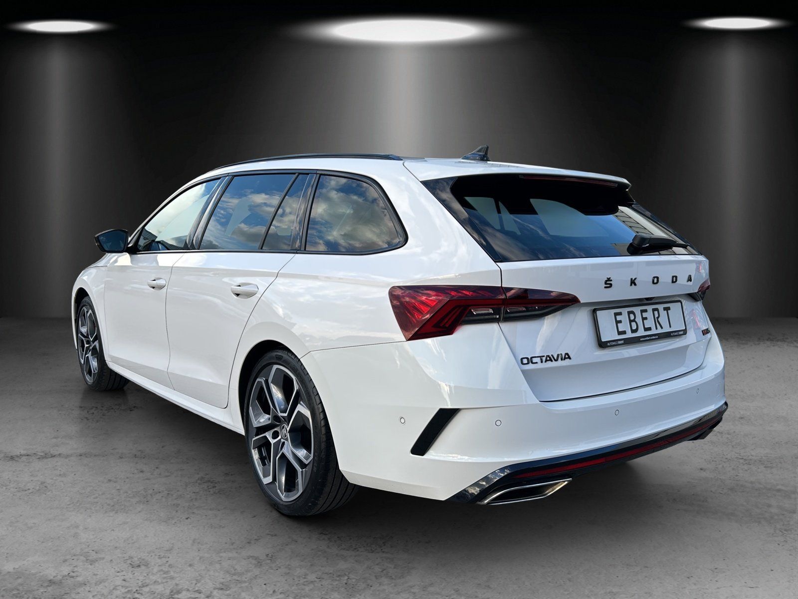 Fahrzeugabbildung SKODA Octavia Combi 2.0 TDI RS+/KAMERA/HUD/ACC/VIRTUAL