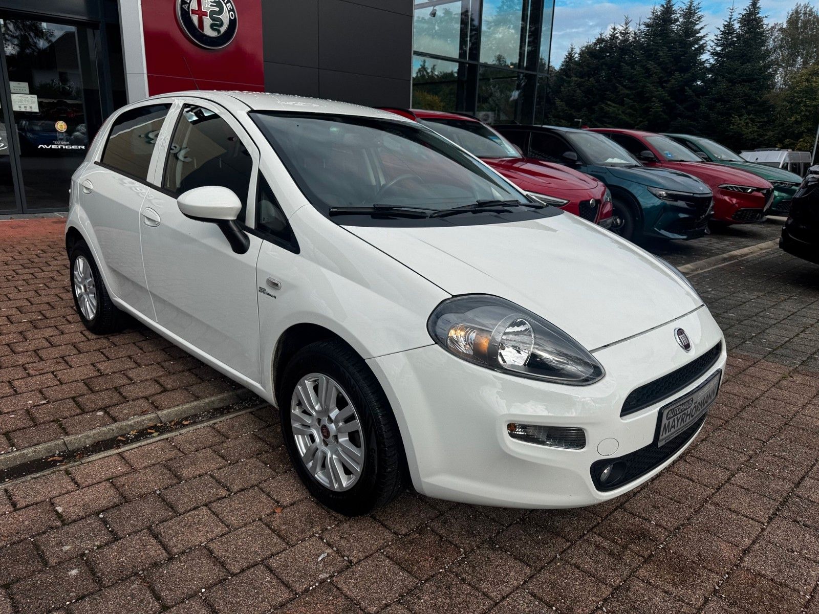Fahrzeugabbildung Fiat Punto 1,4 8V 77PS More Start+Stopp Klima Radio