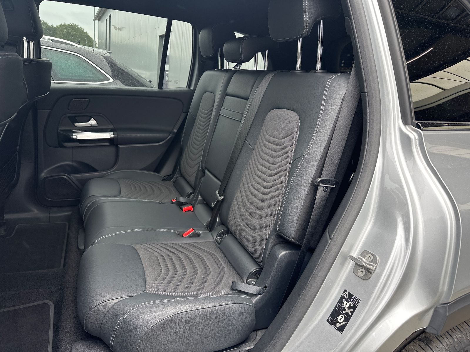 Fahrzeugabbildung Mercedes-Benz EQB 250 Progressive NAV+LED+KAM+KEYLESS