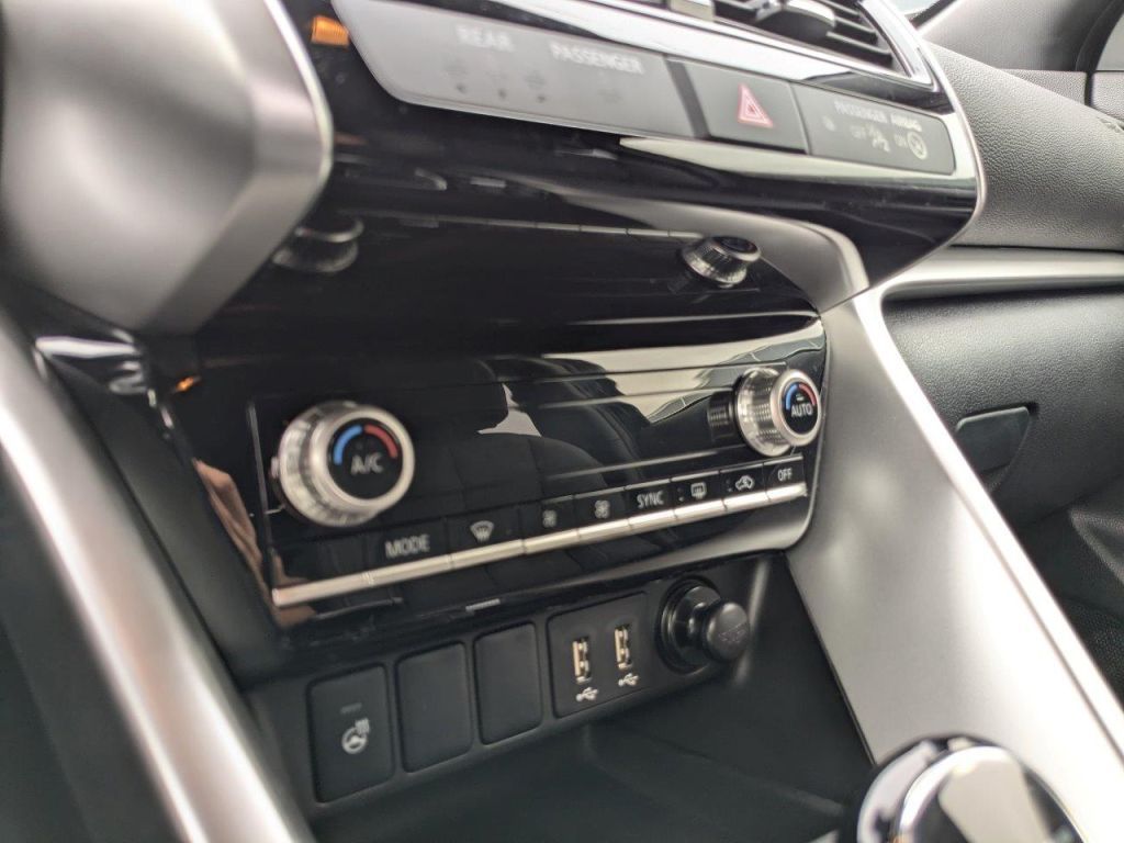 Fahrzeugabbildung Mitsubishi Eclipse Cross 2.4 PHEV 4WD Select