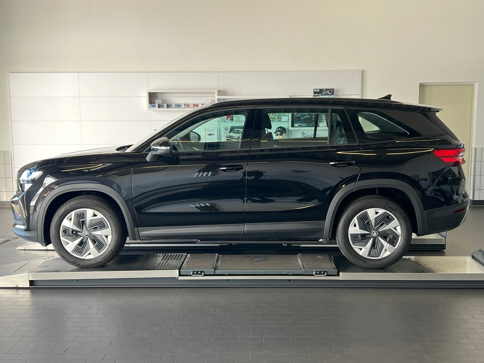 Fahrzeugabbildung SKODA Kodiaq Selection 2.0 TDI DSG *AHK,LED,Navi,Panor
