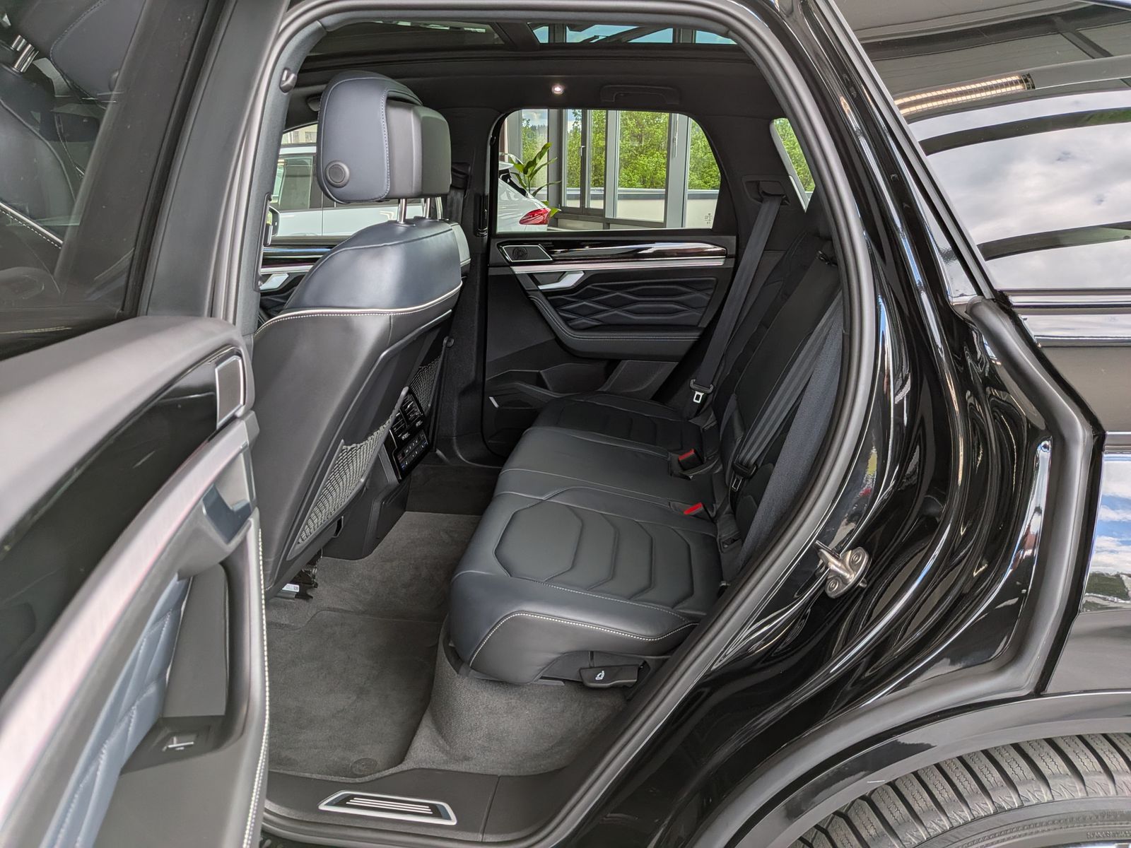 Fahrzeugabbildung Volkswagen Touareg 3.0TDI 4M R-Line VOLL Black 22" UPE 114T
