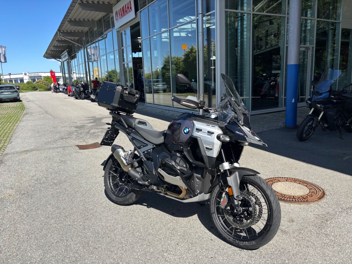 Fahrzeugabbildung BMW R 1300 GS Adventure Triple Black Dynamik-Paket