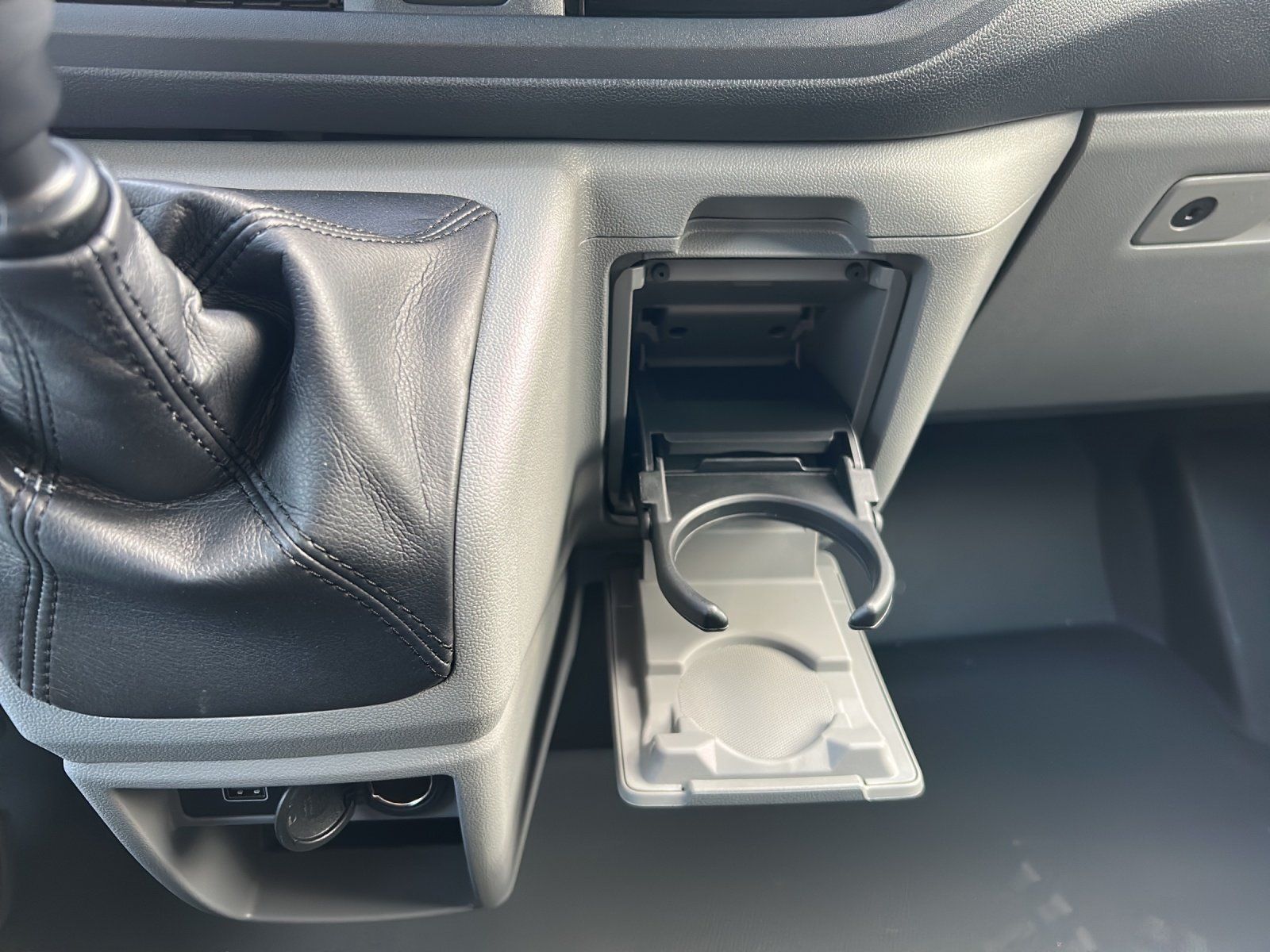 Fahrzeugabbildung Ford Transit Custom 280L1 AHK GJR LED Navi PDC