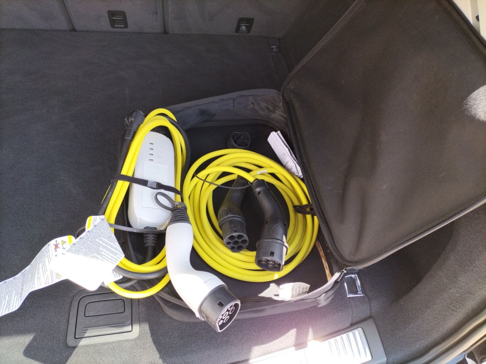 Fahrzeugabbildung Volkswagen Touareg Elegance 4M eHybrid LED PANO AHK SHZ PDC